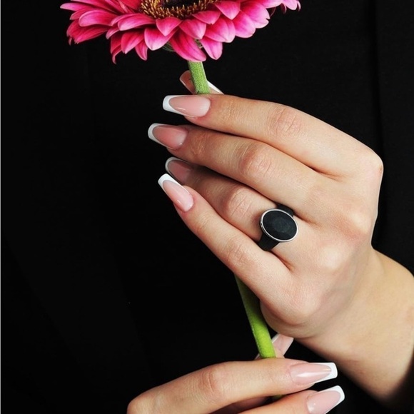 Women’s Silicone Wedding ring (1) - Picture 4 of 6